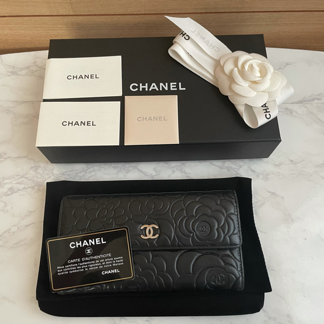 CHANEL(シャネル)のCHANEL カメリア長財布  レディースのファッション小物(財布)の商品写真