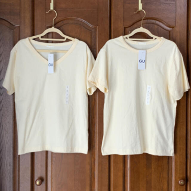 GU(ジーユー)のTシャツ　2枚セット レディースのトップス(Tシャツ(半袖/袖なし))の商品写真