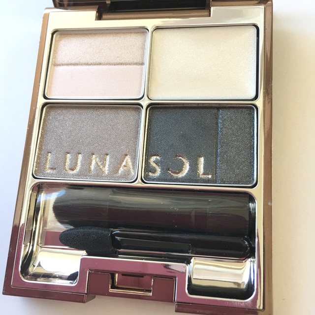 LUNASOL(ルナソル)のLUNASOL【ルナソル】アイシャドウ#01 使いやすいブラウングレーカラー コスメ/美容のベースメイク/化粧品(アイシャドウ)の商品写真