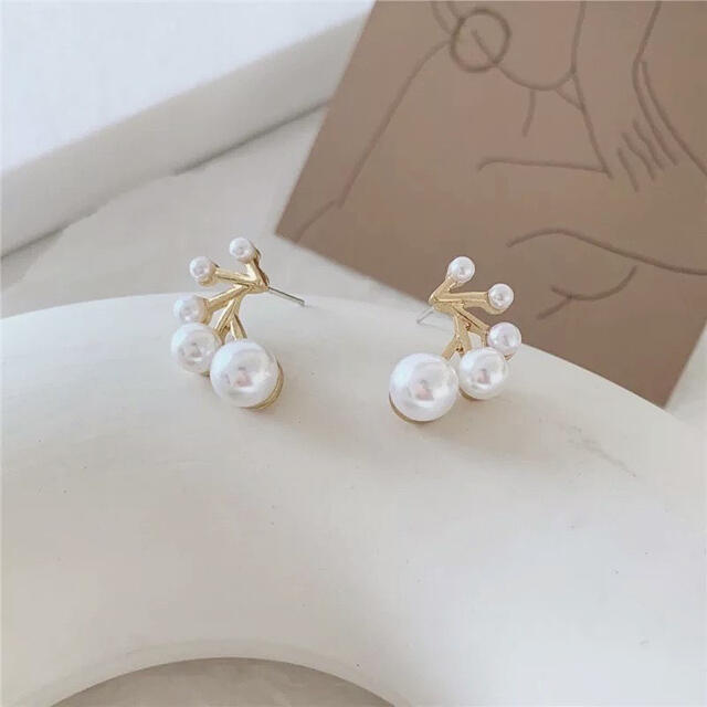 agete(アガット)のfive pearls pierce ◯s925 post  レディースのアクセサリー(ピアス)の商品写真