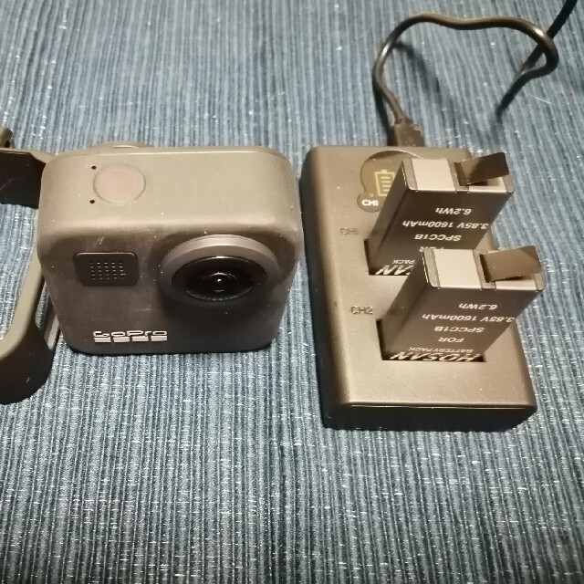 GoPro(ゴープロ)のGopro Max とバッテリー2個(非純正) スマホ/家電/カメラのカメラ(ビデオカメラ)の商品写真