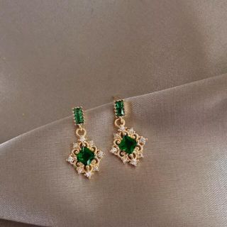 アガット(agete)のgreen square pierce 在庫1点 セール中！(ピアス)