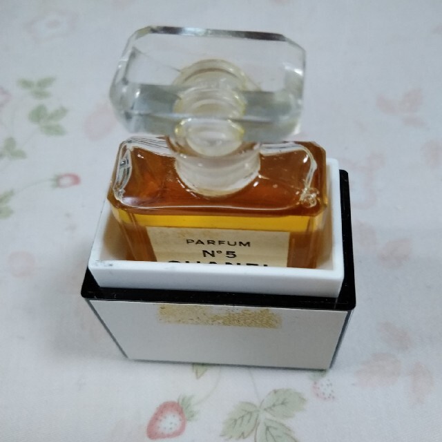 CHANEL(シャネル)のChanel No.5 parfum 7ml コスメ/美容の香水(香水(女性用))の商品写真