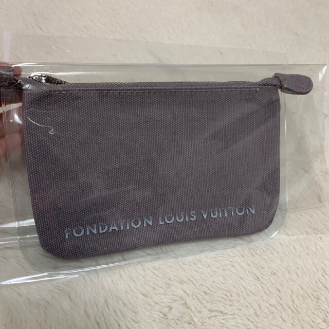 LOUIS VUITTON(ルイヴィトン)のルイヴィトン美術館限定ポーチ　新品 レディースのファッション小物(ポーチ)の商品写真