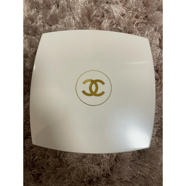 CHANEL(シャネル)のCHANEL ココマド　ボディパウダー　ココマドモアゼル　限定品 コスメ/美容のボディケア(ボディパウダー)の商品写真