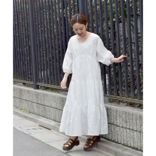 ダブルクローゼット(w closet)のwcloset カットワーク刺繍ティアードワンピース(313312)(ロングワンピース/マキシワンピース)