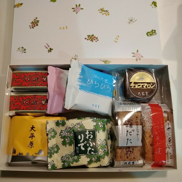 六花亭☆お菓子詰め合わせ☆9個入り☆箱なし!! 食品/飲料/酒の食品(菓子/デザート)の商品写真