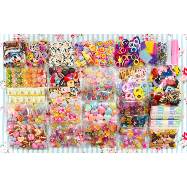 素材/材料【サービス品】デコパーツ☆大量まとめ売り∩^ω^∩1300個前後