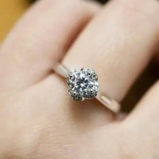 即購入OK【CR264】czダイヤモンド花モチーフ華奢シルバーリング指輪 レディースのアクセサリー(リング(指輪))の商品写真