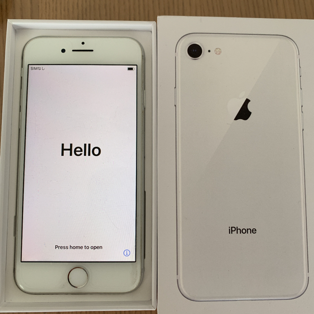 iPhone 8 Silver 64 GB i phoneケース 充電ケーブル