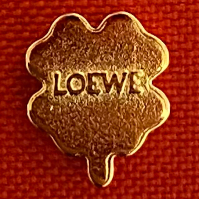 LOEWE(ロエベ)のLOEWE 四葉クローバーチャーム ハンドメイドのアクセサリー(チャーム)の商品写真