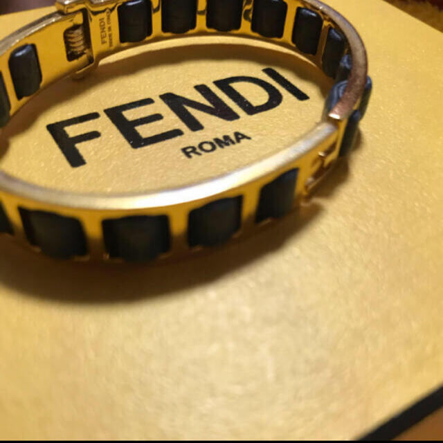 FENDI(フェンディ)のめんこ様☆フェンディ バングル レディースのアクセサリー(ブレスレット/バングル)の商品写真