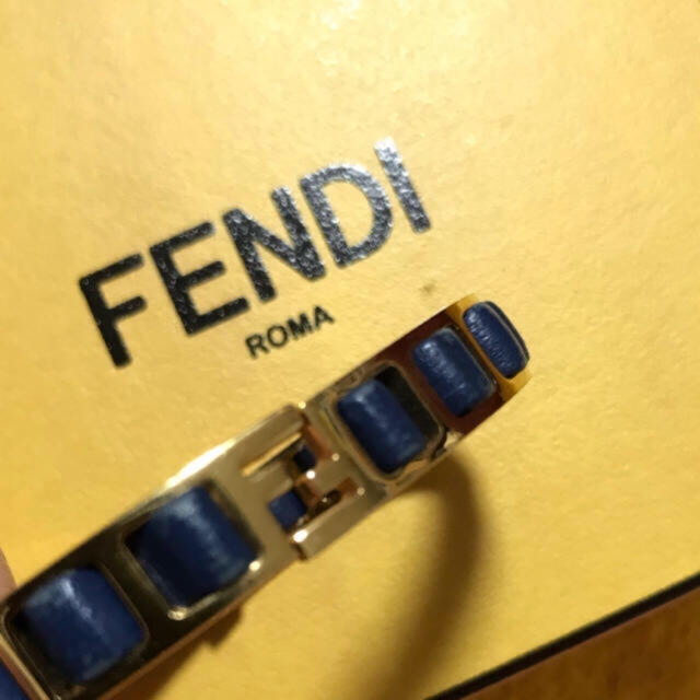 FENDI(フェンディ)のめんこ様☆フェンディ バングル レディースのアクセサリー(ブレスレット/バングル)の商品写真