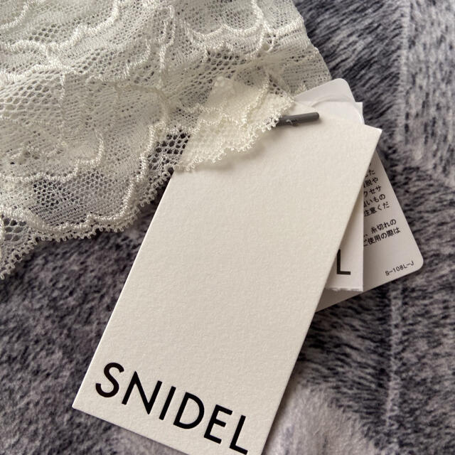 SNIDEL(スナイデル)のsnidel 新品　カップ付きトップス レディースのトップス(カットソー(半袖/袖なし))の商品写真