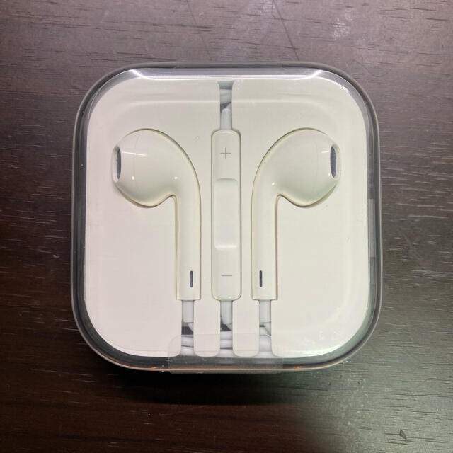 Apple(アップル)のEarPods 3.5mmイヤホンプラグ 純正品 スマホ/家電/カメラのオーディオ機器(ヘッドフォン/イヤフォン)の商品写真