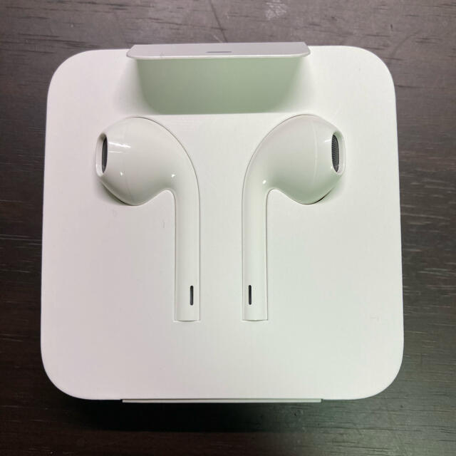 Apple(アップル)のEarPods Lightningコネクター 純正品 スマホ/家電/カメラのオーディオ機器(ヘッドフォン/イヤフォン)の商品写真