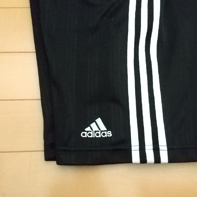 adidas(アディダス)のadidas ジュニアハーフパンツ キッズ/ベビー/マタニティのキッズ服男の子用(90cm~)(パンツ/スパッツ)の商品写真