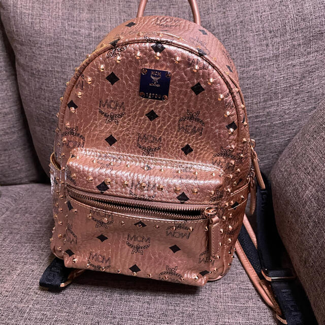 MCM - MCM スタッズ メタリック リュックの通販 by まりあルーム MCM - MCM スタッズ メタリック リュックの通販 by まりあルーム