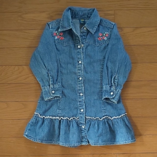 OshKosh(オシュコシュ)の値下げしました！ OSHKOSH デニムワンピース 100 キッズ/ベビー/マタニティのキッズ服女の子用(90cm~)(ワンピース)の商品写真