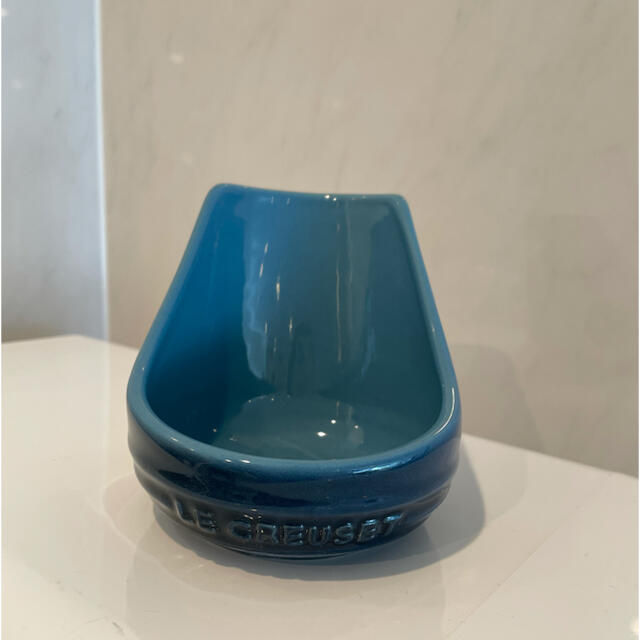 LE CREUSET(ルクルーゼ)の【新品】ル・クルーゼ　レードルスタンド　マリンブルー インテリア/住まい/日用品のキッチン/食器(収納/キッチン雑貨)の商品写真