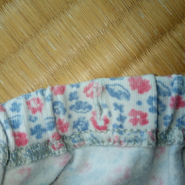 UNIQLO(ユニクロ)のUNIQLOベビー花柄パンツ キッズ/ベビー/マタニティのベビー服(~85cm)(パンツ)の商品写真