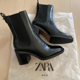 ザラ(ZARA)の値下げ⭐️未使用　ZARA チャンキー　ブーツ　サイドゴア　黒　お洒落なフォルム(ブーツ)