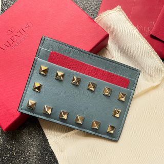 ヴァレンティノガラヴァーニ(valentino garavani)の【Valentino】ロックスタッズ カードケース(パスケース/IDカードホルダー)