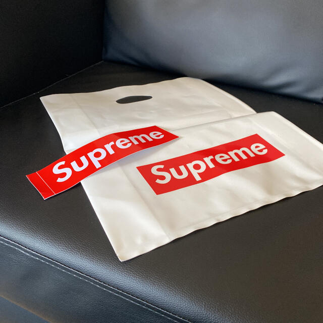 Supreme(シュプリーム)のsupreme ショップバック　ステッカー レディースのバッグ(ショップ袋)の商品写真