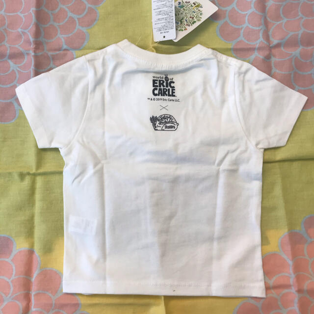 Design Tshirts Store graniph(グラニフ)のはらぺこあおむし✖️絵本作家　Tシャツ/90（新品） キッズ/ベビー/マタニティのキッズ服女の子用(90cm~)(Tシャツ/カットソー)の商品写真