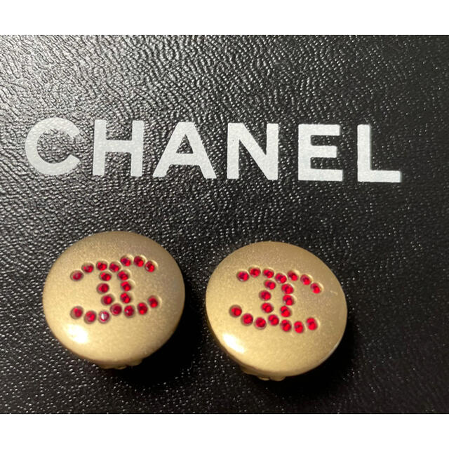 CHANEL シャネル　00Aラインストーン赤　イヤリング　ゴールド