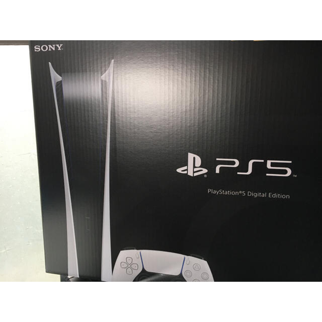 PlayStation(プレイステーション)のPlaystation5 本体 デジタルエディション新品未使用品 エンタメ/ホビーのゲームソフト/ゲーム機本体(家庭用ゲーム機本体)の商品写真