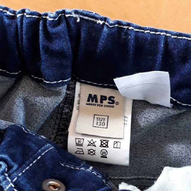 MPS(エムピーエス)のMPS デニムパンツ　130センチ キッズ/ベビー/マタニティのキッズ服男の子用(90cm~)(パンツ/スパッツ)の商品写真