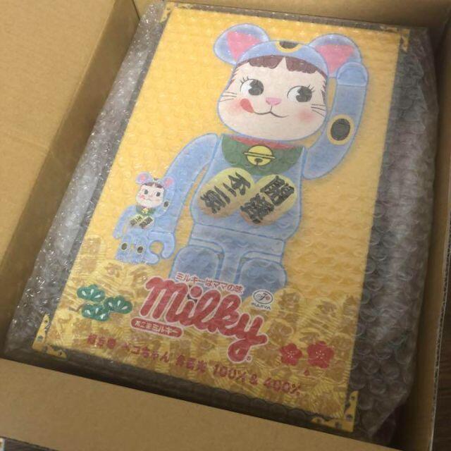 BE@RBRICK 招き猫 ペコちゃん 青蓄光 100％ ＆ 400％ エンタメ/ホビーのフィギュア(その他)の商品写真