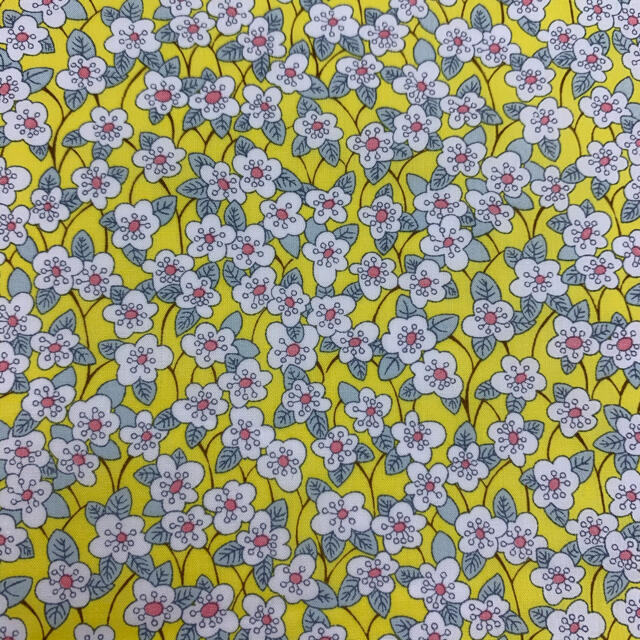 リバティ フィオン イエロー 50×50 ハンドメイドの素材/材料(生地/糸)の商品写真