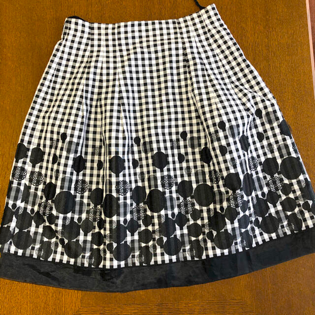 HIROKO KOSHINO(ヒロココシノ)の値下げレジャンスDoubleドゥーブレの膝丈スカート レディースのスカート(ひざ丈スカート)の商品写真