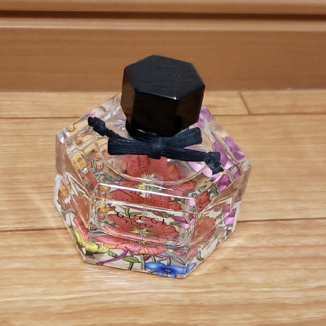 Gucci(グッチ)の『GUCCI』Flora⭐限定ボトル⭐グッチ香水⭐50ml⭐ほぼ未使用 コスメ/美容の香水(香水(女性用))の商品写真