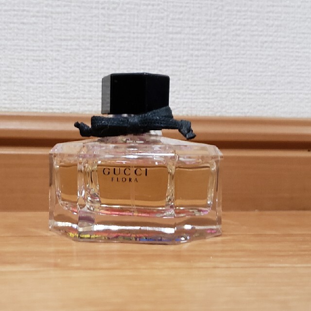 Gucci(グッチ)の『GUCCI』Flora⭐限定ボトル⭐グッチ香水⭐50ml⭐ほぼ未使用 コスメ/美容の香水(香水(女性用))の商品写真