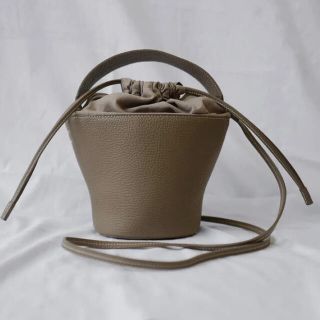 ドゥロワー(Drawer)のayakobag Pottery Bag TAUPE(ハンドバッグ)