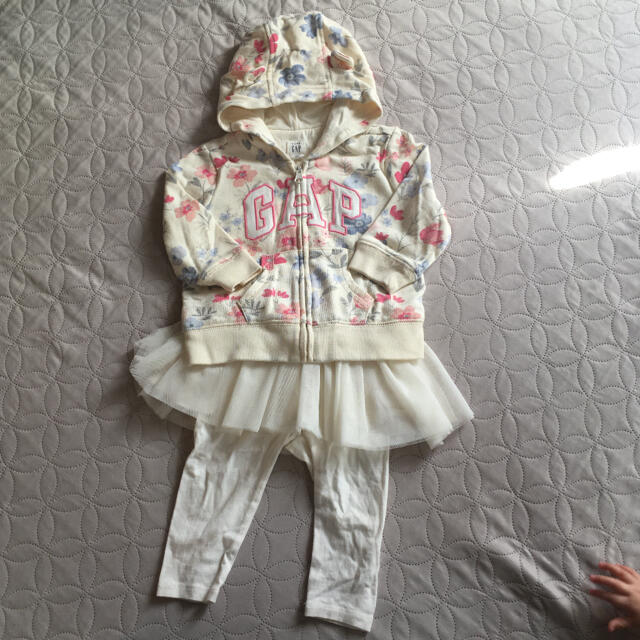 babyGAP(ベビーギャップ)のbabyGAP パーカー　レギンス　セット　女の子　70 キッズ/ベビー/マタニティのベビー服(~85cm)(パンツ)の商品写真