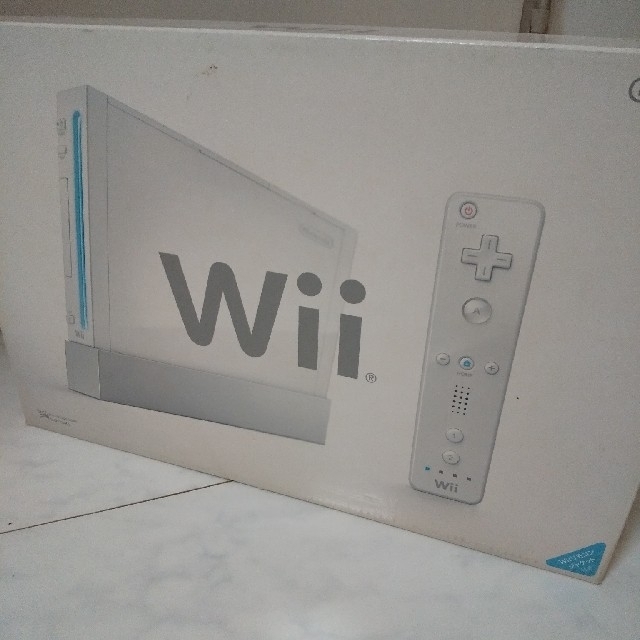 Wii(ウィー)のNintendo Wii RVL-S-WD 本体 エンタメ/ホビーのゲームソフト/ゲーム機本体(家庭用ゲーム機本体)の商品写真