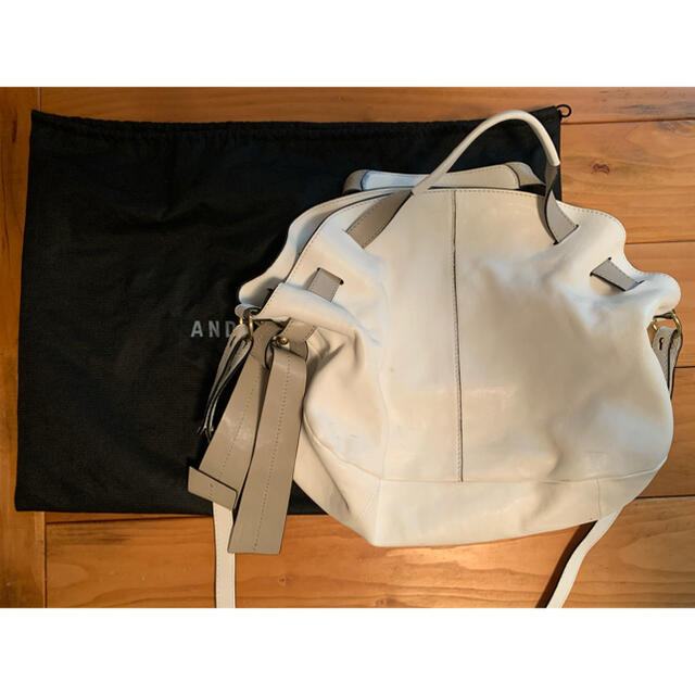 BARNEYS NEW YORK(バーニーズニューヨーク)のANDREA MABIANIの白いバッグ！ レディースのバッグ(ショルダーバッグ)の商品写真