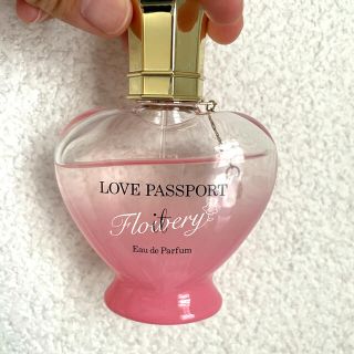 ラブパスポート(Love Passport)のラプパスポートイットフワリーの香水(香水(女性用))