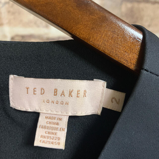 TED BAKER(テッドベイカー)のted baker  ワンピース　ノースリーブ2 品番323 レディースのワンピース(ひざ丈ワンピース)の商品写真