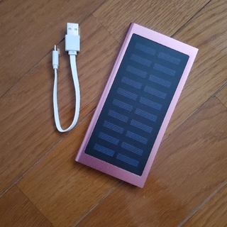 モバイルバッテリー　ピンク１個　ソーラー　バッテリーチャージャー(防災関連グッズ)