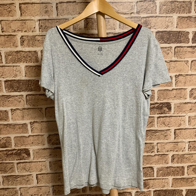 TOMMY HILFIGER(トミーヒルフィガー)のtommy hilfiger  Tシャツ Vネック　M 品番37 レディースのトップス(Tシャツ(半袖/袖なし))の商品写真