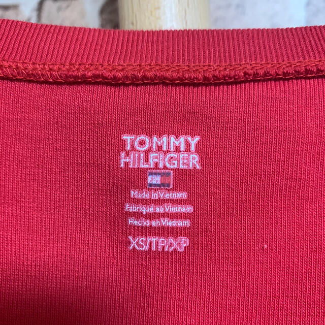 TOMMY HILFIGER(トミーヒルフィガー)のtommy hilfiger  Tシャツ Ｖネック　XS 品番37 レディースのトップス(Tシャツ(半袖/袖なし))の商品写真