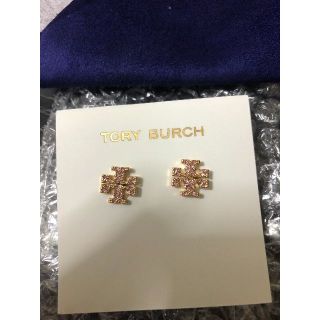 トリーバーチ(Tory Burch)のTORY BURCH / クリスタルロゴクロススタッドピアス(ピアス)