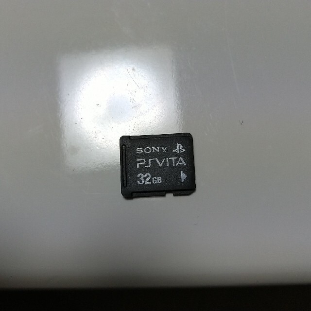 PlayStation Vita(プレイステーションヴィータ)のSONY PlayStationVITA 本体  PCH-2000 ZA13  エンタメ/ホビーのゲームソフト/ゲーム機本体(携帯用ゲーム機本体)の商品写真