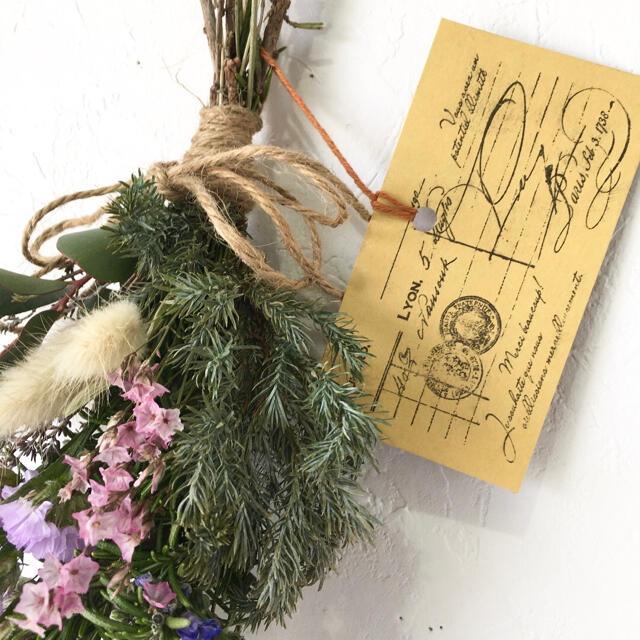 香り立つ無農薬　草原ハーブスワッグ　スターチス　ユーカリ　ラグラス ハンドメイドのフラワー/ガーデン(ドライフラワー)の商品写真