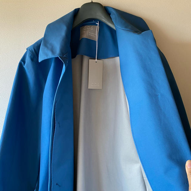 COS(コス)の【未使用】cos スプリング　コート　水色 レディースのジャケット/アウター(スプリングコート)の商品写真